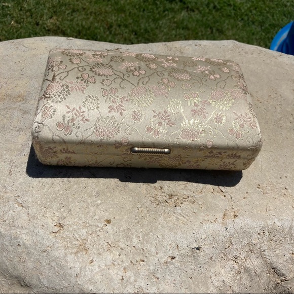 Vintage Champagne/Gold Jewelry Clutch! - Picture 3 of 10